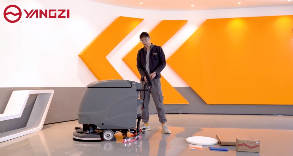 如何有效使用手推式洗地機(jī)