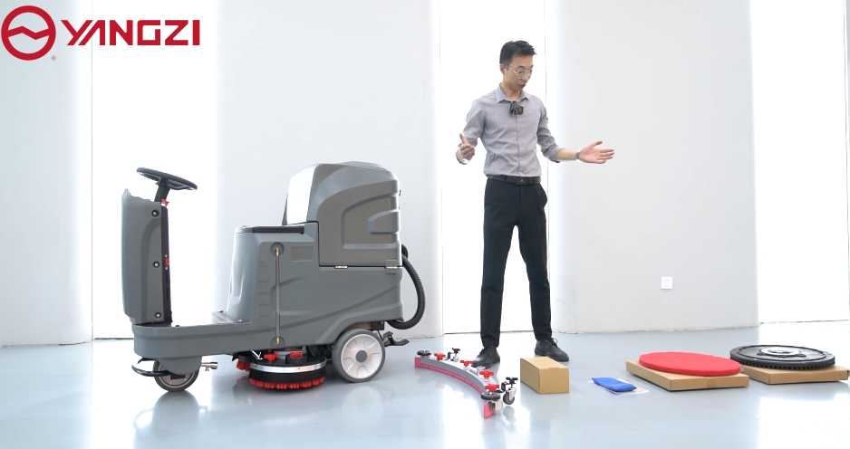 如何選擇合適的駕駛式洗地機(jī)